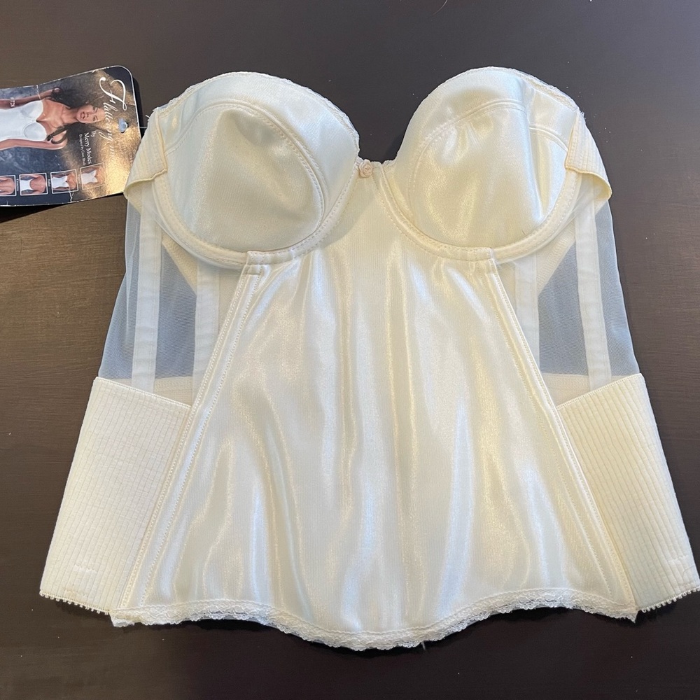 Flattering Me Strapless Bra - Ivory
